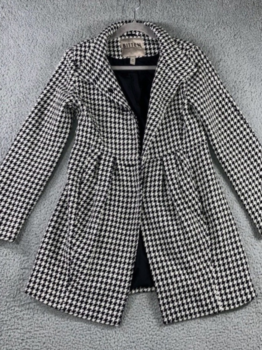 Black & White Houndstooth Women's Coat
